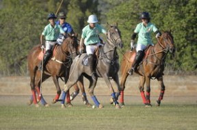 林丹走进乡村小学推广羽毛球运动，羽毛球国家队林丹