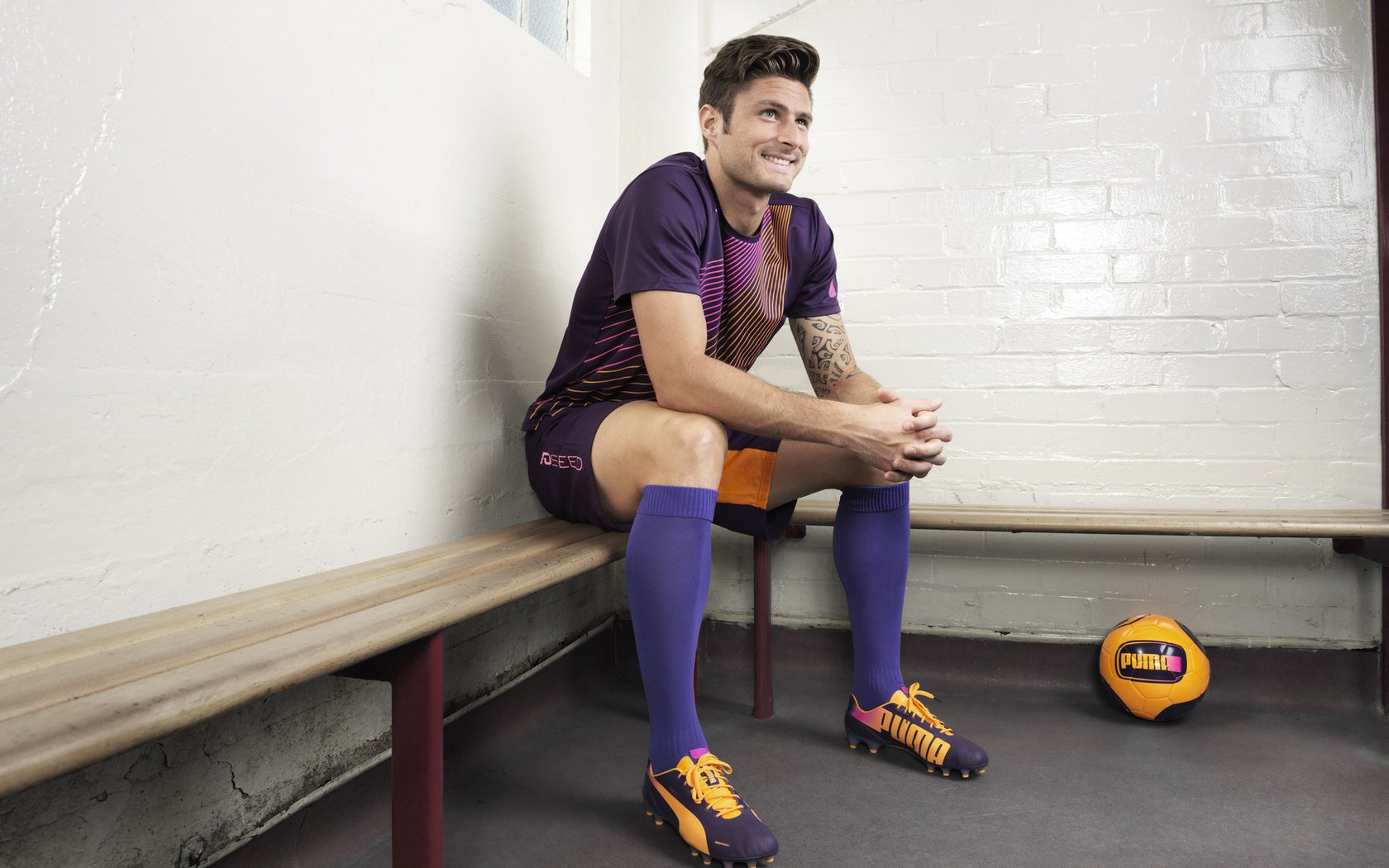 乔·莫伊:凭借强大的体力和防守能力,成为全黑队的核心前锋,乔乔莫伊斯